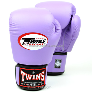 Guantes de Boxeo TWINS IP-300 con Cordones, Profesionales para Muay Thai, Entrenamiento y Sparring, Absorben la Humedad, Cuero Vacuno de Primera Calidad, para Exteriores - Product Image 2