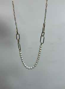 Collar de Perlas de Oro de 18 Quilates con Cadena de Eslabones Alargados y Colgante de Perla de Agua Dulce - Product Image 3