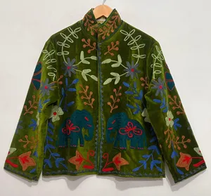 Chaqueta de terciopelo verde oliva de lujo para mujer, con bordado de algodón Suzani, motivo de elefante, estilo vintage bohemio étnico. - Product Image 1