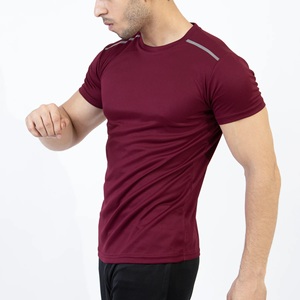 T-shirt décontracté pour homme en coton 100% tricoté, col rond, manches courtes, couleur marron uni, séchage rapide, respirant, coupe classique, avec logo sur le devant - Product Image 3