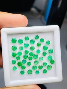 Lote de Esmeraldas Naturales de Zambia, Corte Zambia, Calidad AAA, Color Verde, Certificado IGI, Lustre Excelente, Corte y Pulido Perfectos para Joyería - Product Image 1