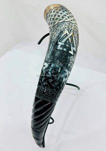 Corne à boire viking avec support en corne naturelle, motif dragon gravé, design sculpté, cadeau écologique pour Noël et le Nouvel An - Product Image 3
