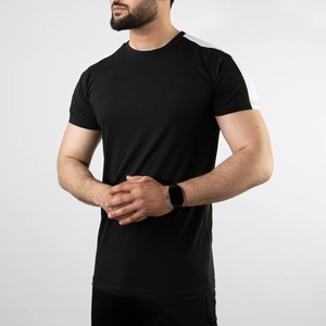 Camiseta de Hombre Negra, Cuello Redondo, Manga Corta, Corte Regular, 100% Algodón, Tejido Transpirable de Secado Rápido - Product Image 1