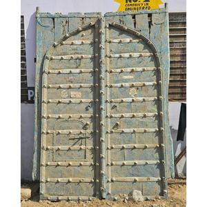 Ancienne porte d'entrée en bois sculpté vintage Autre catégorie - Product Image 1