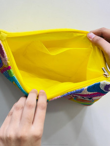 กระเป๋าคลัทช์งานปาร์ตี้แบบพกพา ดีไซน์เก๋ ประดับมุก ลวดลายศิลปะใบหน้าแบบนามธรรมหลากสีสัน ปิดด้วยกระดุมและหมุด - Product Image 3