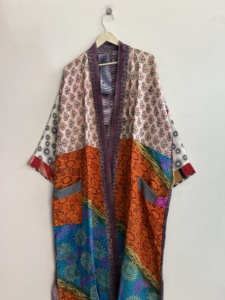 Kimono largo vintage de crepé de seda, hecho a mano, estilo bohemio para mujer - Product Image 5