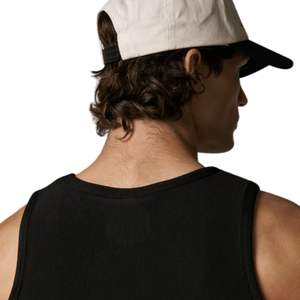 Camiseta sin mangas acanalada de algodón para hombre, color negro liso, estilo casual ajustado, ideal para verano, venta al por mayor OEM - Product Image 4