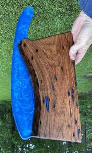 Planche à découper en bois et résine époxy de qualité supérieure, épaisseur 1,5 cm, compatible lave-vaisselle, moderne, pour servir le fromage et les aliments. - Product Image 5