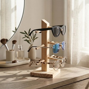 Support de lunettes en bois très demandé pour la présentation et le rangement sécurisé de collections de lunettes de soleil, disponible à la vente - Product Image 5