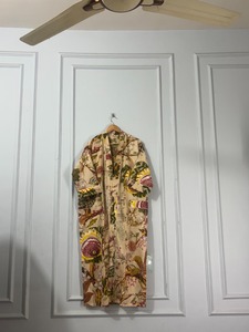 Bata de Baño Elegante de Algodón Beige con Estampado Floral Hecha a Mano en India para Mujer, Ropa de Dormir Suave y Cómoda con Logotipo Frontal - Product Image 6