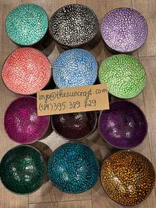 Bol en noix de coco laqué floral artisanal - Incrustation de perles scintillantes - Plateau à bijoux unique - Product Image 4