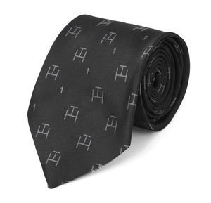 Corbata Masónica Premium del Capítulo Arco Real, Negra, con Logotipo Triple Tau Bordado a Máquina, Patrón Impreso en Negro, Corbata Formal de Poliéster - Product Image 1