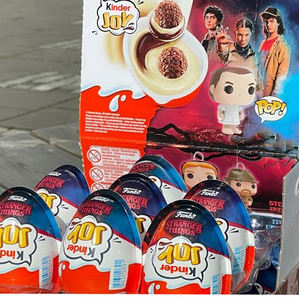 Chocolate de Primera Calidad Stranger Things Kinder Joy 20G Edición Limitada Huevo de Chocolate Sorpresa con Juguete Coleccionable, para Niños - Product Image 1