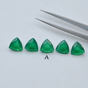 พลอยออนิกซ์สีเขียวธรรมชาติทรงทริลเลียนเจียระไน 9 มม. ขัดเงาด้วยมือ พร้อมสำหรับการซื้อเครื่องประดับเงินทองในราคาที่ดีที่สุด - Product Image 2