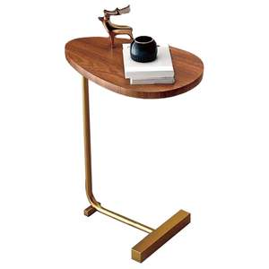 Elegante mesa auxiliar de hierro con superficie de madera diseñada para interiores modernos con base de hierro minimalista y acabado de madera cálida. - Product Image 6