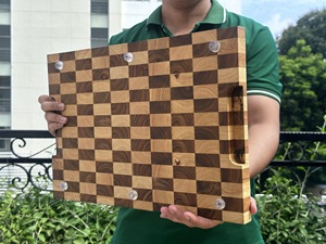 Planche à découper rectangulaire en bois massif, 1,5 cm d'épaisseur, grande taille, antidérapante, non toxique, motif à carreaux, fabriquée au Vietnam - Product Image 6