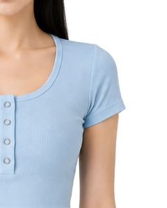 เสื้อครอปแขนสั้นทรงเข้ารูปสีฟ้าอ่อนสำหรับผู้หญิง ผ้าคอตตอนผสมสแปนเด็กซ์ ยืดได้ สวมใส่สบาย เหมาะสำหรับฤดูร้อน มีกระดุม - Product Image 4