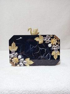 Sacs à main et pochettes de soirée de luxe en acrylique transparent avec perles dorées pour femmes, idéales pour les mariages et les fêtes - Product Image 4