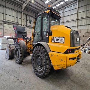 รถตัก JCB TM420s พร้อมเทคโนโลยีขั้นสูง รับประกันการทำงานอย่างมีประสิทธิภาพ ผลผลิตสูง และความทนทานยาวนาน - Product Image 1