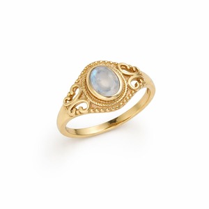 แหวนมูนสโตนสีรุ้งทรงวงรีจาก MOKU JEWELLERY ชุบทองบนทองเหลือง ดีไซน์คลาสสิกแบบ Bezel Setting  ลาย Filigree  สำหรับทั้งผู้ชายและผู้หญิง - Product Image 1
