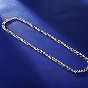 Collier chaîne cubaine avec fermoir bouton, moissanite étincelante, argent 925 plaqué or, bijoux tendance style urbain - Product Image 1