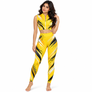 Ensemble de vêtements de sport respirants personnalisés pour femmes, composé d'un body et d'un legging avec taille élastique et veste zippée - Product Image 1