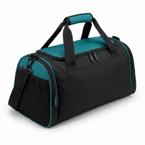 Sac de voyage au design moderne avec intérieur spacieux, fermetures éclair fiables et conçu pour des voyages pratiques et bien organisés - Product Image 4