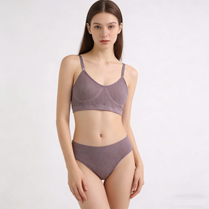 Conjunto deportivo de yoga transpirable para mujer, primavera y verano, chaleco deportivo sin costuras con sostén tipo tanga. - Product Image 2