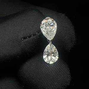 Delicado Anillo de Diamantes Cultivados en Laboratorio en Forma de Pera con Diseño de Hélice en Oro de 14K - Product Image 6