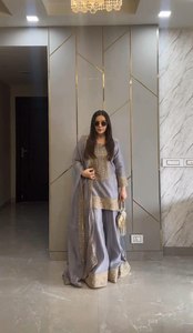 Mới nhất của phụ nữ thời trang hoa chinon thêu <span class=keywords><strong>anarkali</strong></span> kurta plazzo phù hợp với bởi SIE cho bên mặc ưa thích ăn mặc với gương làm việc - Product Image 2