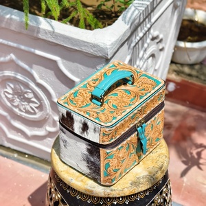 Hot Sale Handmade Hand Toolled 100% Genuine Leather Vintage Cosmetic Storage Case for Makeup Jewelry Storage Large Capacity Soft - Product Image 3