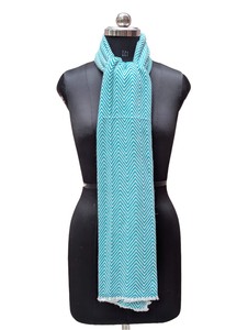 Elegante Estola de Lana Acrílica con Diseño Zigzag Turquesa, Bufanda de Invierno Hecha a Mano para Mujer de 28x80 Pulgadas, Chal Suave y Cómodo de Fibra para Dama - Product Image 4