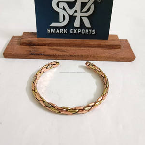 Brazalete de cobre trenzado plano hecho a mano Kada ajustable de extremo abierto elegante joyería curativa de cobre puro para hombres y mujeres - Product Image 4