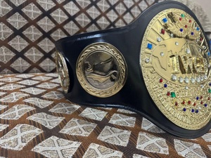 เข็มขัดแชมป์ IWGP ชุบทอง ประดับด้วยเพชรเทียมและอัญมณีหลากสี น้ำหนักเบา 1 ชิ้น เข็มขัดแชมป์ MMA สำหรับทุกเพศ - Product Image 4