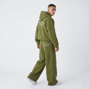 Ensemble de survêtement unisexe athleisure en molleton premium avec logo personnalisé, comprenant un sweat à capuche oversize vert olive et un pantalon de jogging ample et décontracté - Product Image 3