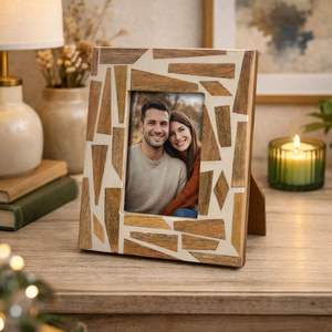 Cadre photo mural en résine ondulée blanc mat Serene, 100 % fait main, imprimé en typographie 3 couleurs - Product Image 2