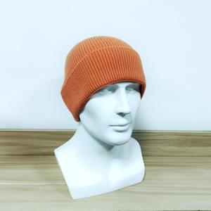 Bonnets d'hiver personnalisés avec logo brodé pour hommes et femmes, en tricot côtelé en laine mérinos, acrylique, coton, cachemire, avec logo de créateur - Product Image 2