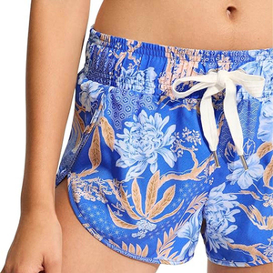Shorts para Mujer con Estampado de Flores, Shorts Sublimados con Diseño Personalizado, Shorts de Playa de Alta Calidad, Ropa Deportiva Personalizable - Product Image 3