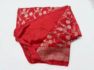 Exquisitos saris de seda brocada Banarasi tejidos a mano con intrincados motivos Zari, estilo vintage, ideales para fiestas. - Product Image 5