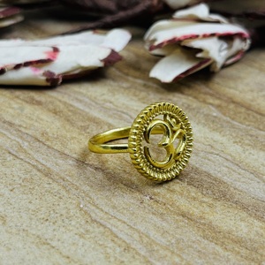 Bagues Om au design bohème, cercles en laiton plaqué or 18 carats pour femmes, bijoux délicats religieux, spirituels et de yoga pour la vente en gros/OEM/ODM - Product Image 4