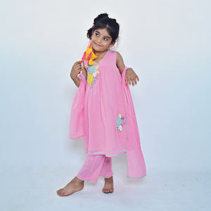 Approvisionnement direct d'usine : Long Kurti rose pâle avec col en V et manches élégantes, disponible à prix réduit - Product Image 2