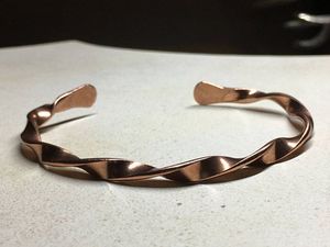Pulsera de cobre hecha a mano con diseño floral grabado para mujer, accesorios de moda tradicionales, regalo - Product Image 1