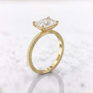 Anillo de Compromiso Elegante para Mujer, con Diamante Cultivado en Laboratorio de Corte Radiante de 2.02CT, Engaste de Puntas, Oro Sólido de 14K, Regalo de Boda para Novia - Product Image 2