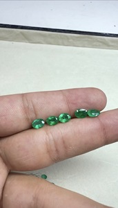 พลอยสีเขียวมรกตเกรดพรีเมียม AAA รูปทรงวงรี สำหรับทำเครื่องประดับ ขนาด 4 มม. 8 มม. นำเข้าจากปากีสถาน - Product Image 4