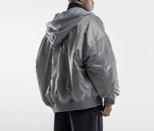 Blouson Bomber Varsity Unisexe Gris Uni Personnalisable avec Broderie sur le Devant, en Satin Écologique Respirant, Style Sportif Décontracté - Product Image 5