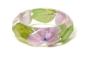 Pulsera de Resina Artística de Alta Calidad con Diseño Elegante y Ajuste Cómodo para Uso Diario - Product Image 1