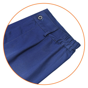 Este traje de soldadura está hecho de tela de algodón tratada resistente al fuego de primera calidad para una seguridad confiable y un rendimiento duradero. - Product Image 6