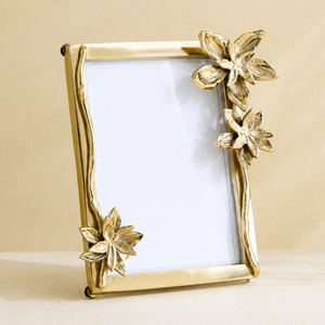 Cadre photo en métal doré avec accents floraux, élégant cadre photo de table pour fleurs, style moderne, cadre décoratif en métal, vente en gros - Product Image 1