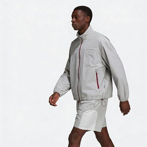 Conjunto Deportivo Personalizado de Nylon con Logotipo, Chaqueta Cortavientos y Pantalones Cortos de Dos Piezas para Hombre - Product Image 2
