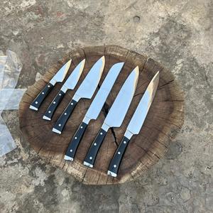 Juego de Cuchillos de Chef Tradicionales con Hojas de Acero Inoxidable y Mangos de Resina en Funda de Cuero de 8-9.9 Pulgadas para Uso con Mano Derecha - Product Image 5
